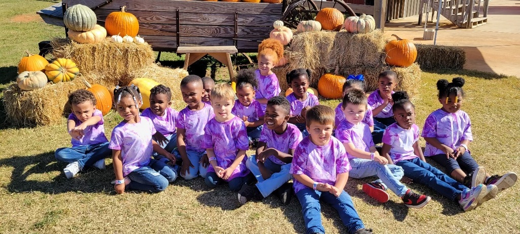 Pre-K group picture at pumpkin patch